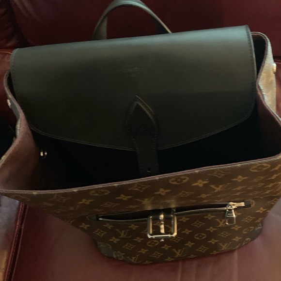 Men’s Louis Vuitton Backpack - Picture 3 of 4